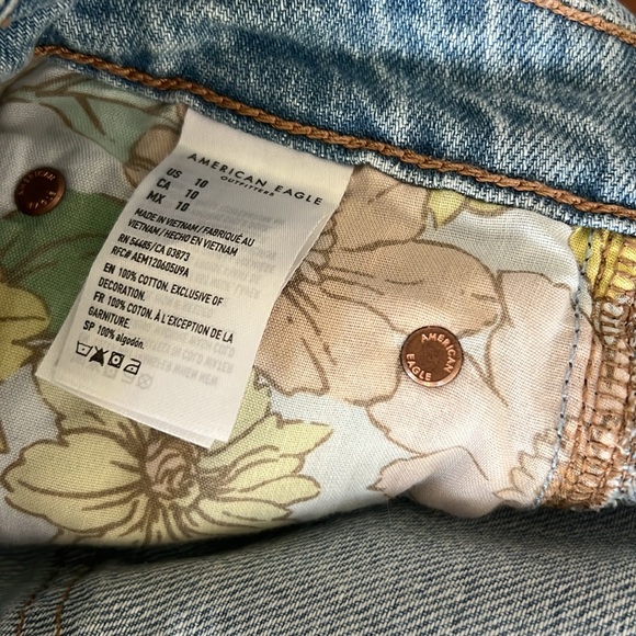 American Eagle Low-Rise Tom Girl Short - Picture 3 of 4